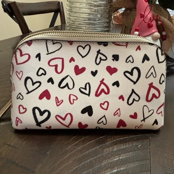 Kate Spade Heart Print Wallet/Card Holder & matching Cosmetic Bag. Sold as set. - Picture 8 of 10
